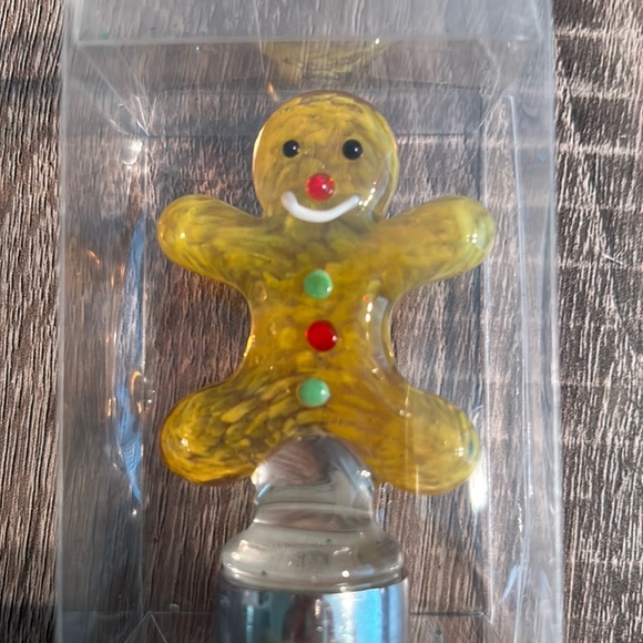 Brand New and Festive Sleigh Bell / Ginger Bread Man Wine Stopper NWT - Picture 2 of 7